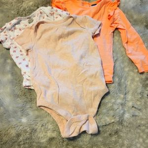 Set of 3 onesies.